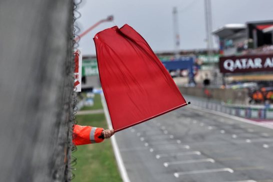 Circuit atmosphere - a marshal waves a red flag as the session is stopped.
29.08.2025. Formula 1 World Championship, Rd 15, Dutch Grand Prix, Zandvoort, Netherlands, Practice Day.
- www.xpbimages.com, EMail: requests@xpbimages.com © Copyright: Bearne / XPB Images