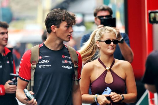 Oliver Bearman (GBR) Haas F1 Team with his girlfriend Alicia Torriani.
30.08.2025. Formula 1 World Championship, Rd 15, Dutch Grand Prix, Zandvoort, Netherlands, Qualifying Day.
- www.xpbimages.com, EMail: requests@xpbimages.com © Copyright: Bearne / XPB Images