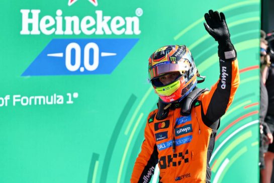 Oscar Piastri (AUS) McLaren celebrates his pole position in qualifying parc ferme.
30.08.2025. Formula 1 World Championship, Rd 15, Dutch Grand Prix, Zandvoort, Netherlands, Qualifying Day.
- www.xpbimages.com, EMail: requests@xpbimages.com © Copyright: Batchelor / XPB Images