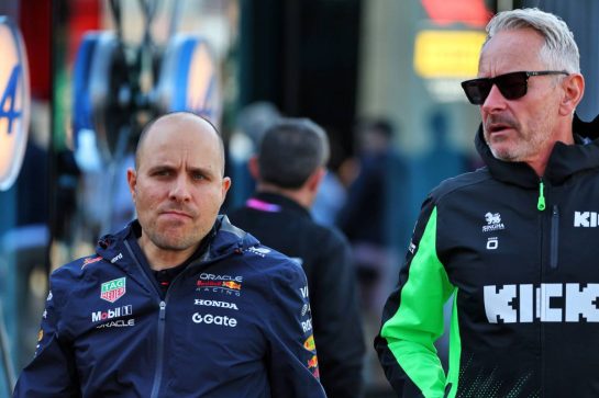 (L to R): Gianpiero Lambiase (ITA) Red Bull Racing Head of Racing with Jonathan Wheatley (GBR) Sauber Team Principal.
31.08.2025. Formula 1 World Championship, Rd 15, Dutch Grand Prix, Zandvoort, Netherlands, Race Day.
- www.xpbimages.com, EMail: requests@xpbimages.com © Copyright: Miltenburg / XPB Images