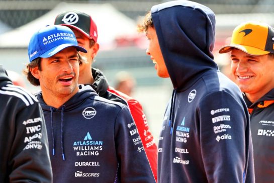 (L to R): Carlos Sainz (ESP) Atlassian Williams Racing with Alexander Albon (THA) Atlassian Williams Racing on the drivers' parade.
31.08.2025. Formula 1 World Championship, Rd 15, Dutch Grand Prix, Zandvoort, Netherlands, Race Day.
- www.xpbimages.com, EMail: requests@xpbimages.com © Copyright: Batchelor / XPB Images