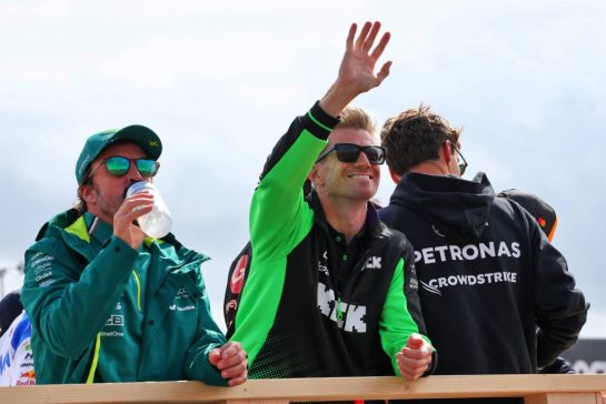 (L to R): Fernando Alonso (ESP) Aston Martin F1 Team with Nico Hulkenberg (GER) Sauber on the drivers' parade.
31.08.2025. Formula 1 World Championship, Rd 15, Dutch Grand Prix, Zandvoort, Netherlands, Race Day.
- www.xpbimages.com, EMail: requests@xpbimages.com © Copyright: Batchelor / XPB Images