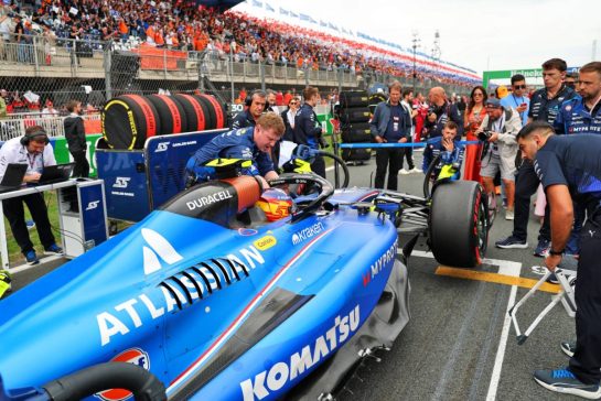 Carlos Sainz (ESP) Atlassian Williams Racing FW47 on the grid.
31.08.2025. Formula 1 World Championship, Rd 15, Dutch Grand Prix, Zandvoort, Netherlands, Race Day.
- www.xpbimages.com, EMail: requests@xpbimages.com © Copyright: Batchelor / XPB Images