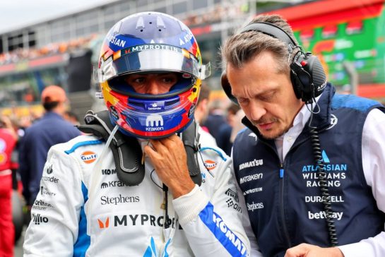 Carlos Sainz (ESP) Atlassian Williams Racing on the grid.
31.08.2025. Formula 1 World Championship, Rd 15, Dutch Grand Prix, Zandvoort, Netherlands, Race Day.
- www.xpbimages.com, EMail: requests@xpbimages.com © Copyright: Batchelor / XPB Images