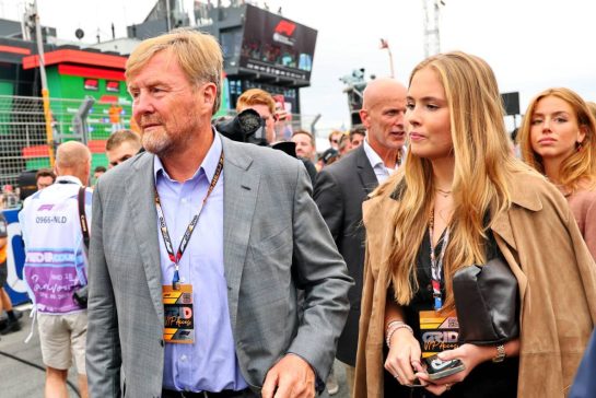 Willem-Alexander (NLD), King of the Netherlands, on the grid.
31.08.2025. Formula 1 World Championship, Rd 15, Dutch Grand Prix, Zandvoort, Netherlands, Race Day.
- www.xpbimages.com, EMail: requests@xpbimages.com © Copyright: Batchelor / XPB Images