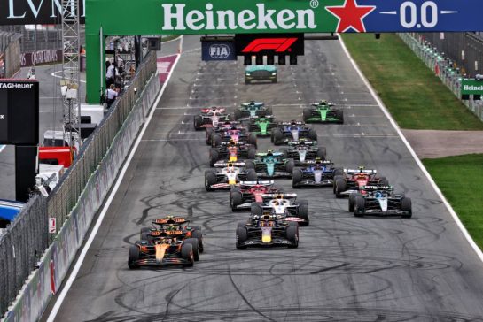 Oscar Piastri (AUS) McLaren MCL39 leads Max Verstappen (NLD) Red Bull Racing RB21 and Lando Norris (GBR) McLaren MCL39 at the start of the race.
31.08.2025. Formula 1 World Championship, Rd 15, Dutch Grand Prix, Zandvoort, Netherlands, Race Day.
- www.xpbimages.com, EMail: requests@xpbimages.com © Copyright: Batchelor / XPB Images