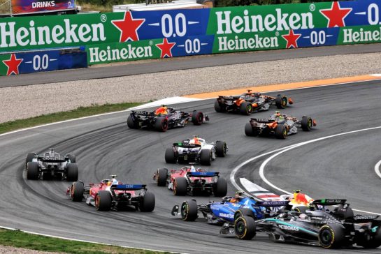 Oscar Piastri (AUS) McLaren MCL39 leads Max Verstappen (NLD) Red Bull Racing RB21 and Lando Norris (GBR) McLaren MCL39 at the start of the race.
31.08.2025. Formula 1 World Championship, Rd 15, Dutch Grand Prix, Zandvoort, Netherlands, Race Day.
- www.xpbimages.com, EMail: requests@xpbimages.com © Copyright: Batchelor / XPB Images