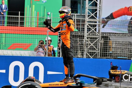 Race winner Oscar Piastri (AUS) McLaren MCL39 celebrates in parc ferme.
31.08.2025. Formula 1 World Championship, Rd 15, Dutch Grand Prix, Zandvoort, Netherlands, Race Day.
- www.xpbimages.com, EMail: requests@xpbimages.com © Copyright: Moy / XPB Images