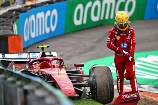 Lewis Hamilton (GBR) Ferrari SF-25 crashed out of the race.
31.08.2025. Formula 1 World Championship, Rd 15, Dutch Grand Prix, Zandvoort, Netherlands, Race Day.
- www.xpbimages.com, EMail: requests@xpbimages.com © Copyright: Miltenburg / XPB Images
