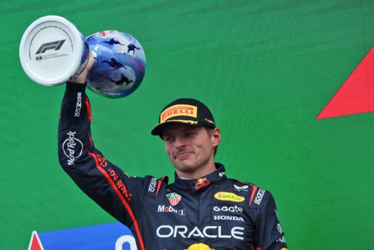 Max Verstappen (NLD) Red Bull Racing celebrates his second position on the podium.
31.08.2025. Formula 1 World Championship, Rd 15, Dutch Grand Prix, Zandvoort, Netherlands, Race Day.
- www.xpbimages.com, EMail: requests@xpbimages.com © Copyright: Bearne / XPB Images