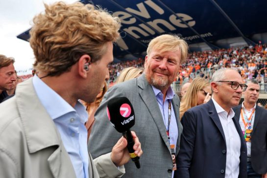 Willem-Alexander (NLD), King of the Netherlands, on the grid.
31.08.2025. Formula 1 World Championship, Rd 15, Dutch Grand Prix, Zandvoort, Netherlands, Race Day.
- www.xpbimages.com, EMail: requests@xpbimages.com © Copyright: Moy / XPB Images