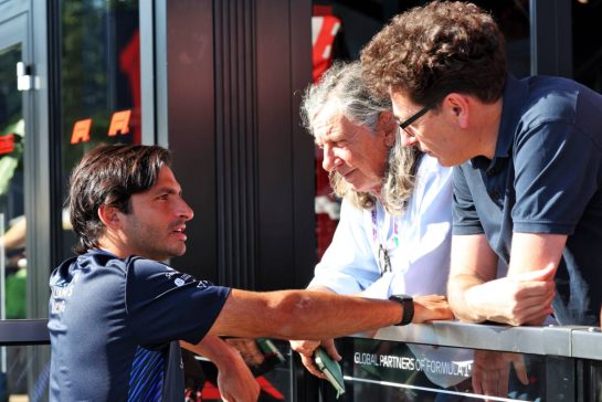 Carlos Sainz (ESP) Atlassian Williams Racing (Left) with Mattia Binotto (ITA) Sauber Motorsport Chief Operating and Chief Technical Officer (Right).
04.09.2025. Formula 1 World Championship, Rd 16, Italian Grand Prix, Monza, Italy, Preparation Day.
- www.xpbimages.com, EMail: requests@xpbimages.com © Copyright: Bearne / XPB Images