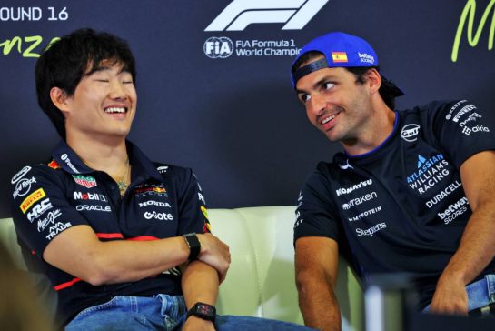 (L to R): Yuki Tsunoda (JPN) Red Bull Racing and Carlos Sainz (ESP) Atlassian Williams Racing in the FIA Press Conference.
04.09.2025. Formula 1 World Championship, Rd 16, Italian Grand Prix, Monza, Italy, Preparation Day.
- www.xpbimages.com, EMail: requests@xpbimages.com © Copyright: Bearne / XPB Images
