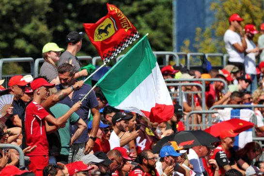 Circuit atmosphere - Ferrari fans in the grandstand.
05.09.2025. Formula 1 World Championship, Rd 16, Italian Grand Prix, Monza, Italy, Practice Day.
- www.xpbimages.com, EMail: requests@xpbimages.com © Copyright: Rew / XPB Images
