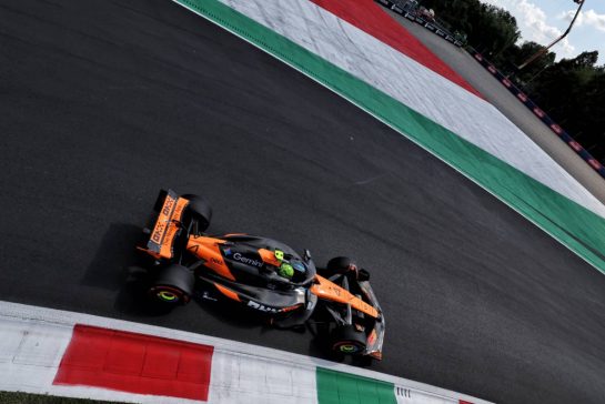 Lando Norris (GBR) McLaren MCL39.
05.09.2025. Formula 1 World Championship, Rd 16, Italian Grand Prix, Monza, Italy, Practice Day.
- www.xpbimages.com, EMail: requests@xpbimages.com © Copyright: Rew / XPB Images