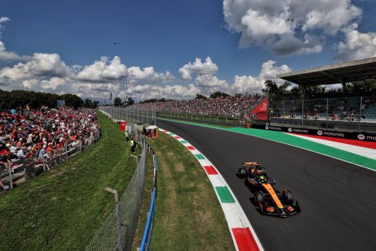 Lando Norris (GBR) McLaren MCL39.
05.09.2025. Formula 1 World Championship, Rd 16, Italian Grand Prix, Monza, Italy, Practice Day.
- www.xpbimages.com, EMail: requests@xpbimages.com © Copyright: Rew / XPB Images