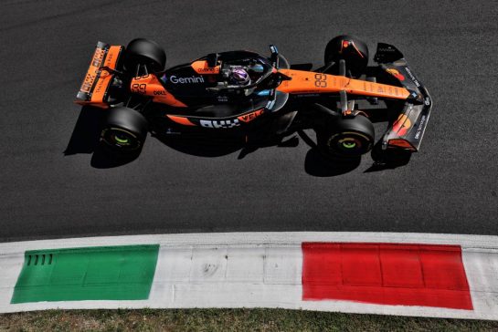 Alexander Dunne (IRE) McLaren MCL39 Development Driver.
05.09.2025. Formula 1 World Championship, Rd 16, Italian Grand Prix, Monza, Italy, Practice Day.
- www.xpbimages.com, EMail: requests@xpbimages.com © Copyright: Rew / XPB Images