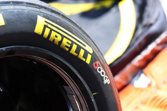 Pirelli tyre celebrating 500 GP.
05.09.2025. Formula 1 World Championship, Rd 16, Italian Grand Prix, Monza, Italy, Practice Day.
- www.xpbimages.com, EMail: requests@xpbimages.com © Copyright: Batchelor / XPB Images