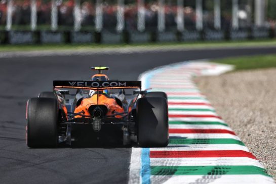 Lando Norris (GBR) McLaren MCL39.
05.09.2025. Formula 1 World Championship, Rd 16, Italian Grand Prix, Monza, Italy, Practice Day.
- www.xpbimages.com, EMail: requests@xpbimages.com © Copyright: Charniaux / XPB Images