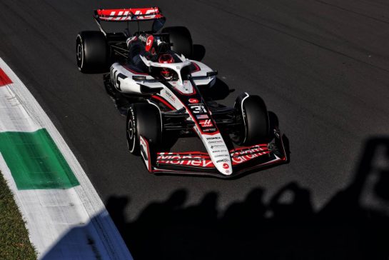 Esteban Ocon (FRA) Haas VF-25.
05.09.2025. Formula 1 World Championship, Rd 16, Italian Grand Prix, Monza, Italy, Practice Day.
- www.xpbimages.com, EMail: requests@xpbimages.com © Copyright: Bearne / XPB Images