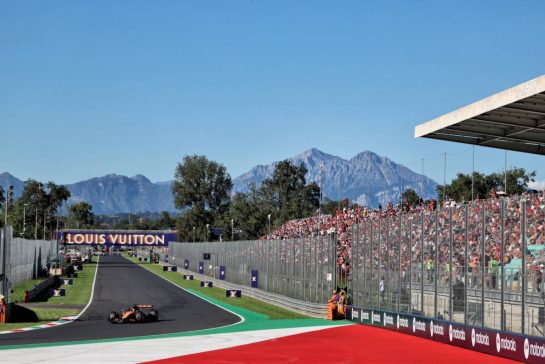 Oscar Piastri (AUS) McLaren MCL39.
05.09.2025. Formula 1 World Championship, Rd 16, Italian Grand Prix, Monza, Italy, Practice Day.
- www.xpbimages.com, EMail: requests@xpbimages.com © Copyright: Rew / XPB Images