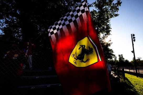 Circuit atmosphere - Ferrari fans and a flag.
05.09.2025. Formula 1 World Championship, Rd 16, Italian Grand Prix, Monza, Italy, Practice Day.
- www.xpbimages.com, EMail: requests@xpbimages.com © Copyright: Bearne / XPB Images