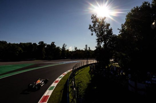 Yuki Tsunoda (JPN) Red Bull Racing RB21.
05.09.2025. Formula 1 World Championship, Rd 16, Italian Grand Prix, Monza, Italy, Practice Day.
- www.xpbimages.com, EMail: requests@xpbimages.com © Copyright: Bearne / XPB Images