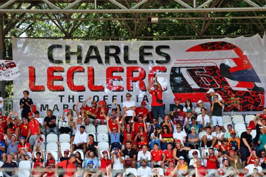 Circuit atmosphere - fans in the grandstand and a large banner for Charles Leclerc (MON) Ferrari.
06.09.2025. Formula 1 World Championship, Rd 16, Italian Grand Prix, Monza, Italy, Qualifying Day.
- www.xpbimages.com, EMail: requests@xpbimages.com © Copyright: Batchelor / XPB Images