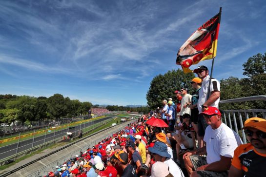 Circuit atmosphere - fans in the grandstand.
06.09.2025. Formula 1 World Championship, Rd 16, Italian Grand Prix, Monza, Italy, Qualifying Day.
- www.xpbimages.com, EMail: requests@xpbimages.com © Copyright: Rew / XPB Images