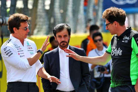(L to R): Toto Wolff (GER) Mercedes AMG F1 Shareholder and Executive Director with Mohammed Bin Sulayem (UAE) FIA President and Mattia Binotto (ITA) Sauber Motorsport Chief Operating and Chief Technical Officer.
07.09.2025. Formula 1 World Championship, Rd 16, Italian Grand Prix, Monza, Italy, Race Day.
- www.xpbimages.com, EMail: requests@xpbimages.com © Copyright: Batchelor / XPB Images