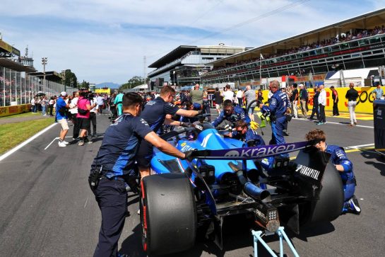 Alexander Albon (THA) Atlassian Williams Racing FW47 on the grid.
07.09.2025. Formula 1 World Championship, Rd 16, Italian Grand Prix, Monza, Italy, Race Day.
- www.xpbimages.com, EMail: requests@xpbimages.com © Copyright: Batchelor / XPB Images
