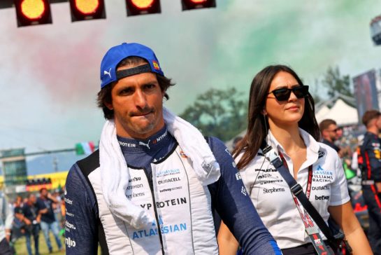 Carlos Sainz (ESP) Atlassian Williams Racing on the grid.
07.09.2025. Formula 1 World Championship, Rd 16, Italian Grand Prix, Monza, Italy, Race Day.
- www.xpbimages.com, EMail: requests@xpbimages.com © Copyright: Batchelor / XPB Images