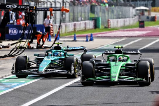 Gabriel Bortoleto (BRA) Sauber C45 and Fernando Alonso (ESP) Aston Martin F1 Team AMR25 make pit stops.
07.09.2025. Formula 1 World Championship, Rd 16, Italian Grand Prix, Monza, Italy, Race Day.
- www.xpbimages.com, EMail: requests@xpbimages.com © Copyright: Batchelor / XPB Images