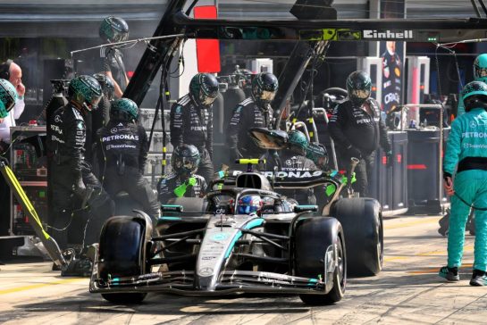 Andrea Kimi Antonelli (ITA) Mercedes AMG F1 W16 makes a pit stop.
07.09.2025. Formula 1 World Championship, Rd 16, Italian Grand Prix, Monza, Italy, Race Day.
- www.xpbimages.com, EMail: requests@xpbimages.com © Copyright: Batchelor / XPB Images