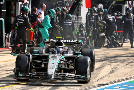 Andrea Kimi Antonelli (ITA) Mercedes AMG F1 W16 makes a pit stop.
07.09.2025. Formula 1 World Championship, Rd 16, Italian Grand Prix, Monza, Italy, Race Day.
- www.xpbimages.com, EMail: requests@xpbimages.com © Copyright: Batchelor / XPB Images
