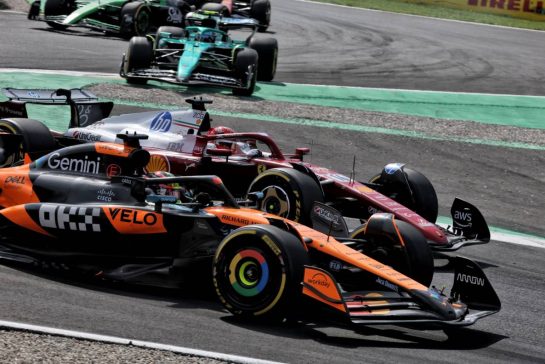 Oscar Piastri (AUS) McLaren MCL39 and Charles Leclerc (MON) Ferrari SF-25 battle for position.
07.09.2025. Formula 1 World Championship, Rd 16, Italian Grand Prix, Monza, Italy, Race Day.
- www.xpbimages.com, EMail: requests@xpbimages.com © Copyright: Charniaux / XPB Images