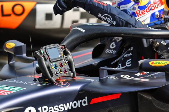 Race winner Max Verstappen (NLD) Red Bull Racing in parc ferme - steering wheel.
07.09.2025. Formula 1 World Championship, Rd 16, Italian Grand Prix, Monza, Italy, Race Day.
- www.xpbimages.com, EMail: requests@xpbimages.com © Copyright: Batchelor / XPB Images