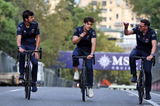 Franco Colapinto (ARG) Alpine F1 Team (Centre) rides the circuit with the team.
18.09.2025. Formula 1 World Championship, Rd 17, Azerbaijan Grand Prix, Baku Street Circuit, Azerbaijan, Preparation Day.
- www.xpbimages.com, EMail: requests@xpbimages.com © Copyright: Rew / XPB Images