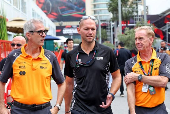 (L to R): Alessandro Alunni Bravi (ITA) McLaren Chief Business Affairs Officer with Benn Huntingford (GBR) Rodin Motorsport Sporting Director and Warren Hughes (GBR) McLaren Head of Driver Development.
19.09.2025. Formula 1 World Championship, Rd 17, Azerbaijan Grand Prix, Baku Street Circuit, Azerbaijan, Practice Day.
- www.xpbimages.com, EMail: requests@xpbimages.com © Copyright: Bearne / XPB Images