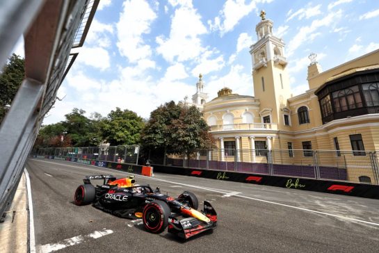 Yuki Tsunoda (JPN) Red Bull Racing RB21.
19.09.2025. Formula 1 World Championship, Rd 17, Azerbaijan Grand Prix, Baku Street Circuit, Azerbaijan, Practice Day.
- www.xpbimages.com, EMail: requests@xpbimages.com © Copyright: Bearne / XPB Images