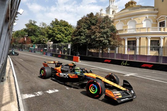 Lando Norris (GBR) McLaren MCL39.
19.09.2025. Formula 1 World Championship, Rd 17, Azerbaijan Grand Prix, Baku Street Circuit, Azerbaijan, Practice Day.
- www.xpbimages.com, EMail: requests@xpbimages.com © Copyright: Bearne / XPB Images