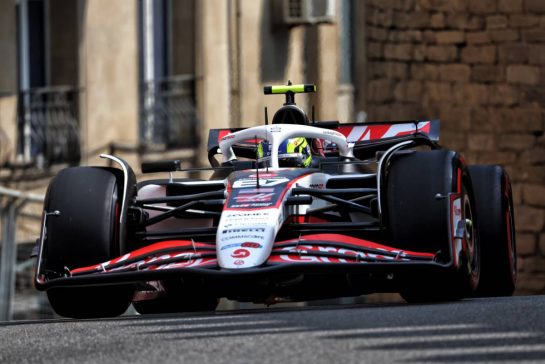Oliver Bearman (GBR) Haas VF-25.
19.09.2025. Formula 1 World Championship, Rd 17, Azerbaijan Grand Prix, Baku Street Circuit, Azerbaijan, Practice Day.
- www.xpbimages.com, EMail: requests@xpbimages.com © Copyright: Rew / XPB Images