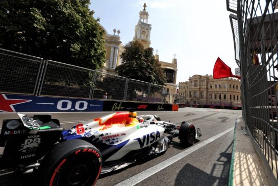 Isack Hadjar (FRA) Racing Bulls VCARB 02 passes a red flag in the first practice session.
19.09.2025. Formula 1 World Championship, Rd 17, Azerbaijan Grand Prix, Baku Street Circuit, Azerbaijan, Practice Day.
- www.xpbimages.com, EMail: requests@xpbimages.com © Copyright: Bearne / XPB Images