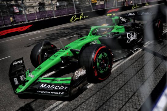 Gabriel Bortoleto (BRA) Sauber C45.
19.09.2025. Formula 1 World Championship, Rd 17, Azerbaijan Grand Prix, Baku Street Circuit, Azerbaijan, Practice Day.
- www.xpbimages.com, EMail: requests@xpbimages.com © Copyright: Charniaux / XPB Images