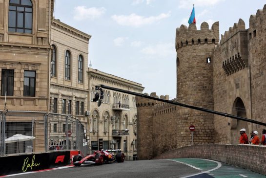 Charles Leclerc (MON) Ferrari SF-25.
19.09.2025. Formula 1 World Championship, Rd 17, Azerbaijan Grand Prix, Baku Street Circuit, Azerbaijan, Practice Day.
- www.xpbimages.com, EMail: requests@xpbimages.com © Copyright: Rew / XPB Images