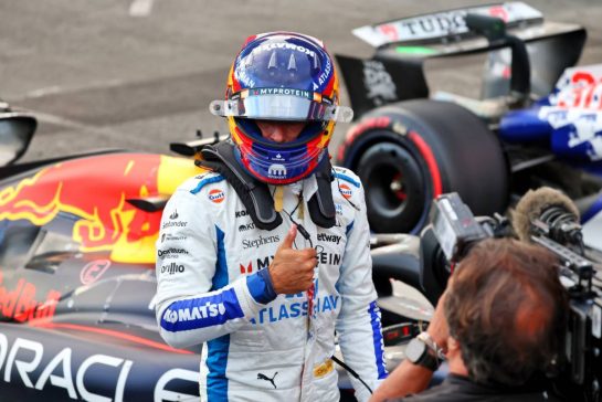 Carlos Sainz (ESP) Atlassian Williams Racing celebrates his second position in qualifying parc ferme.
20.09.2025. Formula 1 World Championship, Rd 17, Azerbaijan Grand Prix, Baku Street Circuit, Azerbaijan, Qualifying Day.
- www.xpbimages.com, EMail: requests@xpbimages.com © Copyright: Batchelor / XPB Images