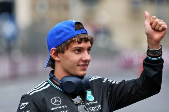 Andrea Kimi Antonelli (ITA) Mercedes AMG F1 on the drivers' parade.
21.09.2025. Formula 1 World Championship, Rd 17, Azerbaijan Grand Prix, Baku Street Circuit, Azerbaijan, Race Day.
- www.xpbimages.com, EMail: requests@xpbimages.com © Copyright: Charniaux / XPB Images