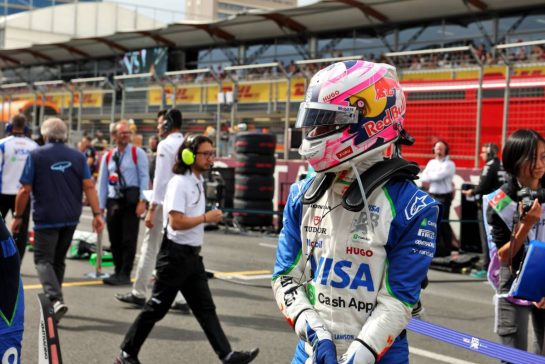 Liam Lawson (NZL) Racing Bulls VCARB 02 on the grid.
21.09.2025. Formula 1 World Championship, Rd 17, Azerbaijan Grand Prix, Baku Street Circuit, Azerbaijan, Race Day.
- www.xpbimages.com, EMail: requests@xpbimages.com © Copyright: Bearne / XPB Images