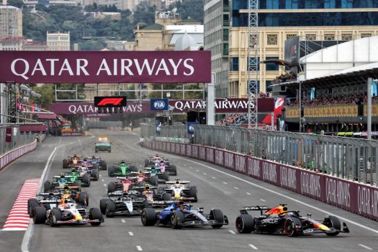 Max Verstappen (NLD) Red Bull Racing RB21 leads at the start of the race.
21.09.2025. Formula 1 World Championship, Rd 17, Azerbaijan Grand Prix, Baku Street Circuit, Azerbaijan, Race Day.
- www.xpbimages.com, EMail: requests@xpbimages.com © Copyright: Batchelor / XPB Images