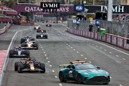 Max Verstappen (NLD) Red Bull Racing RB21 leads behind the Aston Martin FIA Safety Car.
21.09.2025. Formula 1 World Championship, Rd 17, Azerbaijan Grand Prix, Baku Street Circuit, Azerbaijan, Race Day.
- www.xpbimages.com, EMail: requests@xpbimages.com © Copyright: Batchelor / XPB Images